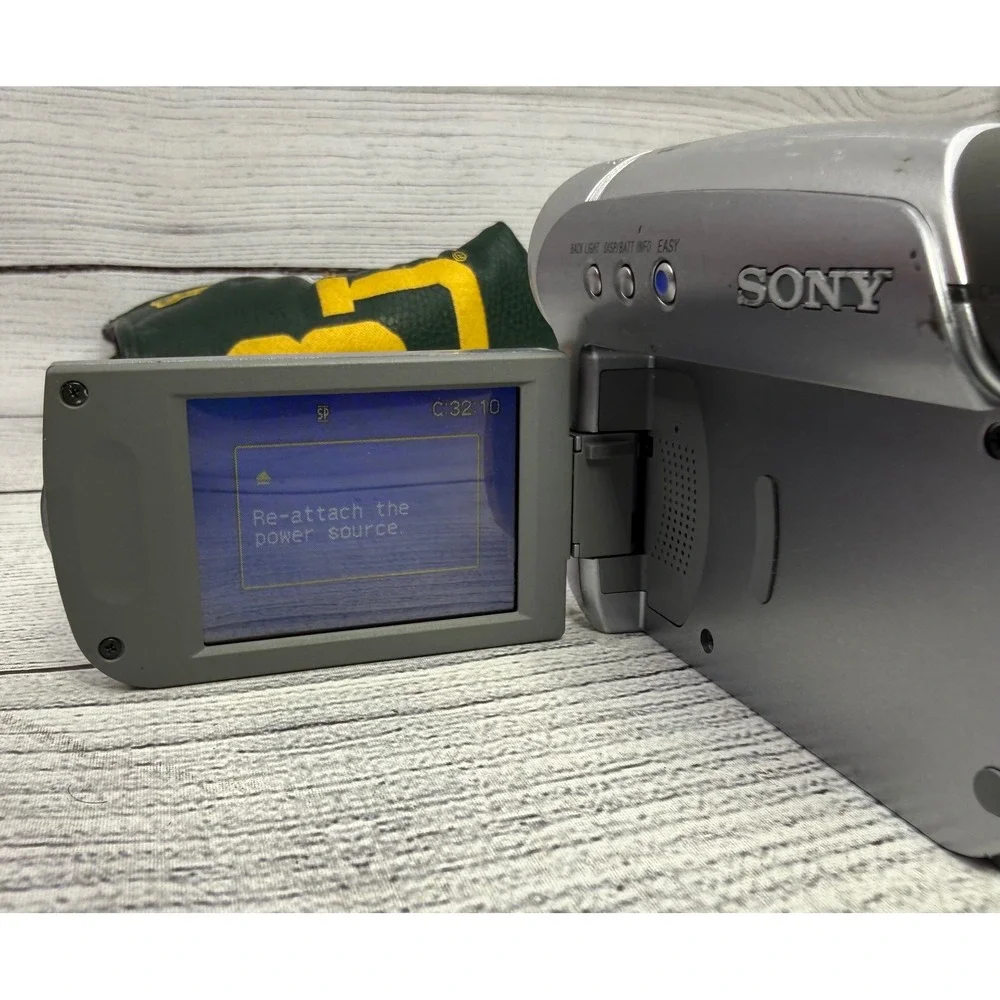 Sony Handycam DCR-HC28 Digital Video Camera Carl‎ Zeiss 20x For Parts or Repair
